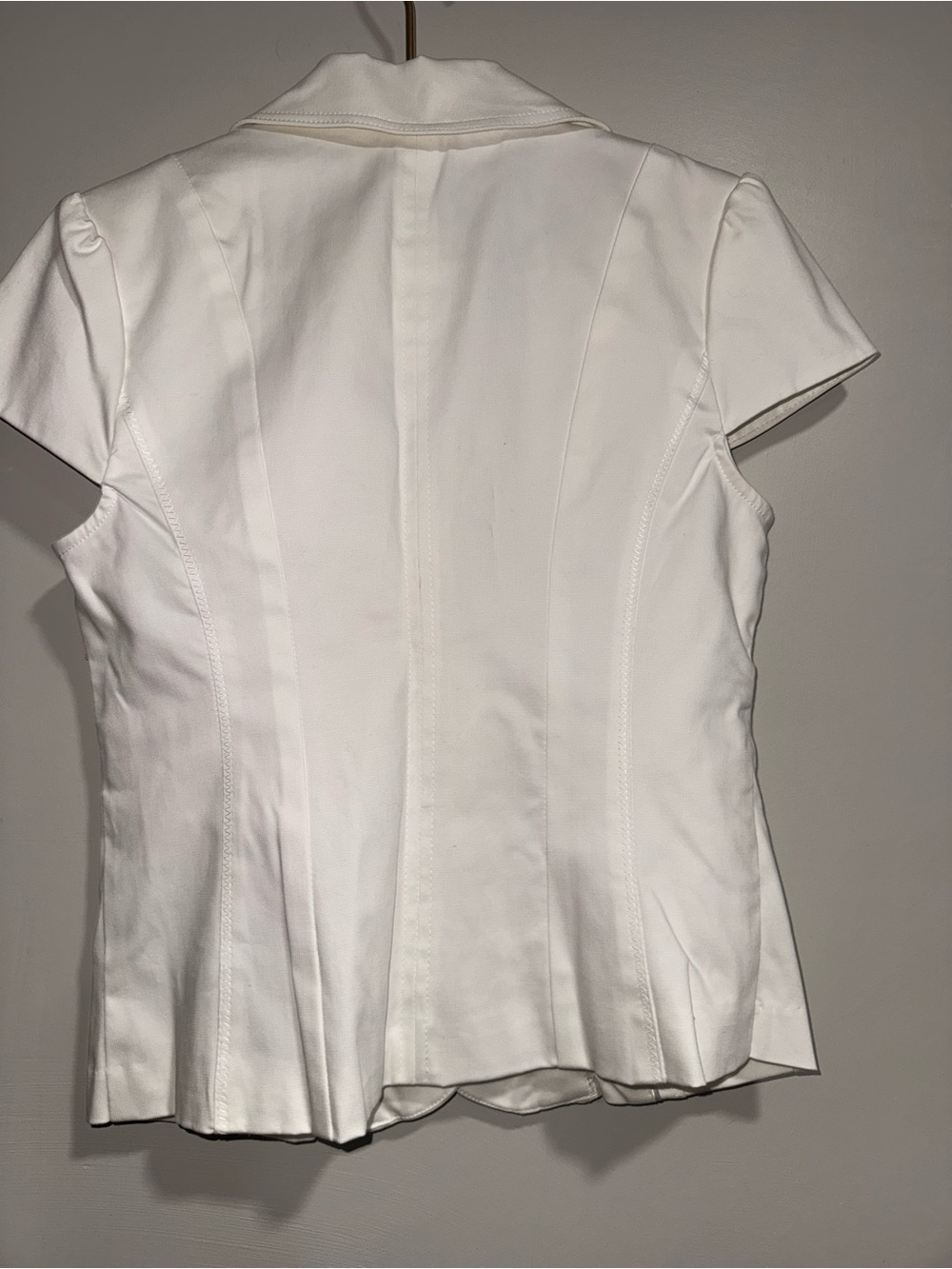XOXO White Short Sleeve Tailored Button Front Blazer Top - Picture 5 of 7